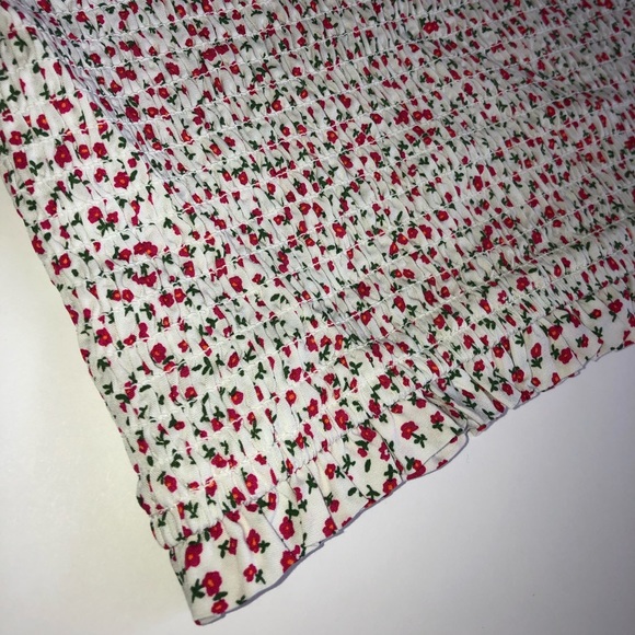 Smocked floral off the shoulder crop top blouse - Picture 5 of 7